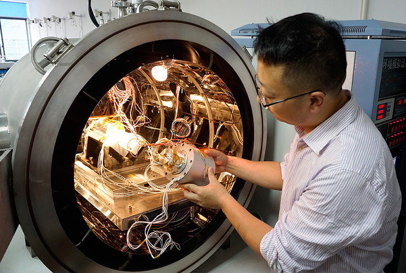 熱烈慶祝我司宇航級億轉(zhuǎn)導電滑環(huán)真空加速壽命試驗通過驗收